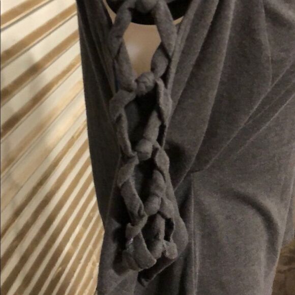 Foreign Exchange top with open shoulder 💓Hostpick - Picture 4 of 4